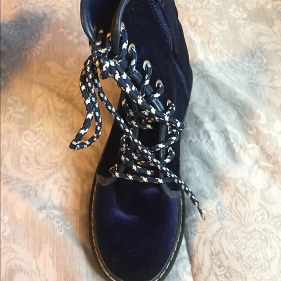 Forever 21 blue velvet boots - Picture 5 of 5